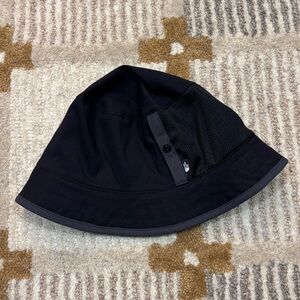 THE NORTH FACE Class V Reversible Bucket Hat NWOT smoked pearl/black